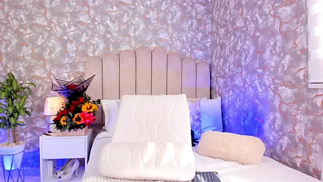 MiaTowson online show from 09.25.25