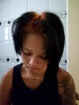 Snapshot of LorenRosse chatting on 09.28.25 LorenRosse online show from 09.28.25