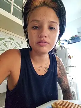 Snapshot of LorenRosse chatting on 10.01.25 LorenRosse online show from 10.01.25