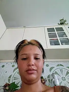 Snapshot of LorenRosse chatting on 10.07.25 LorenRosse online show from 10.07.25