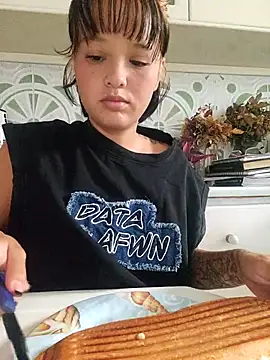 Snapshot of LorenRosse chatting on 10.09.25 LorenRosse online show from 10.09.25