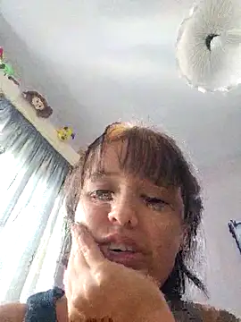 Snapshot of LorenRosse chatting on 10.11.25 LorenRosse online show from 10.11.25