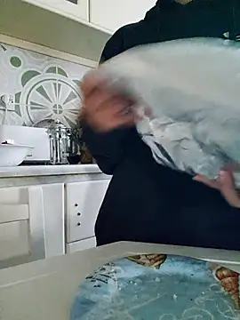 Snapshot of LorenRosse chatting on 10.17.25 LorenRosse online show from 10.17.25