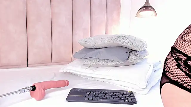 Julieta Jane online show from 10.25.25