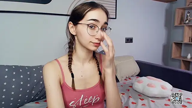 PollyBeev online show from 10.19.25