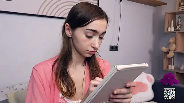 PollyBeev online show from 11.06.25