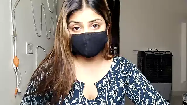 Hoty-Shivangi online show from 04.04.26