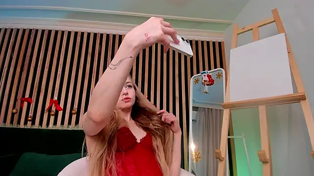 MiaMews online show from 12.31.24