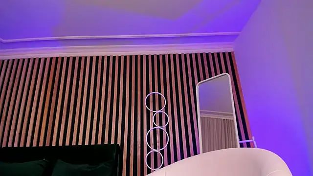 MiaMews online show from 01.31.25