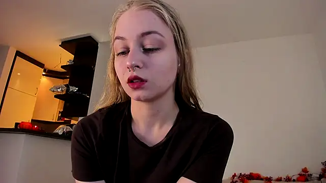 MiaMews online show from 09.20.25