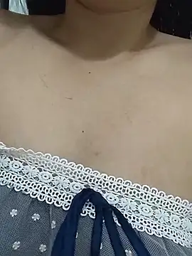 girldam95 online show from 12.17.25