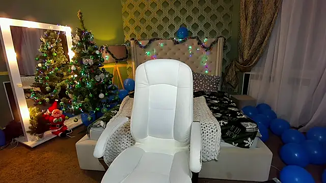 Snow WhiteeeX online show from 12.21.24