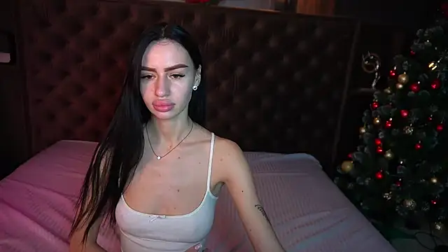 Snow WhiteeeX online show from 12.22.25