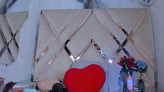 ninaht online show from 09.25.25