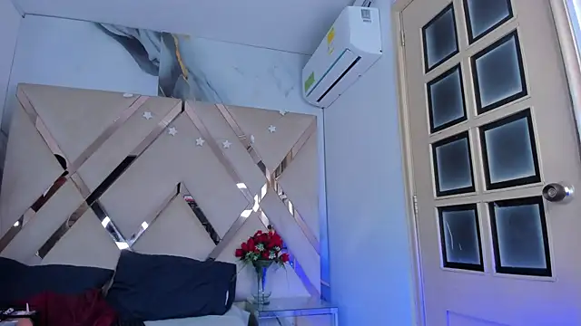 Snapshot of ninaht chatting on 11.16.25 ninaht online show from 11.16.25