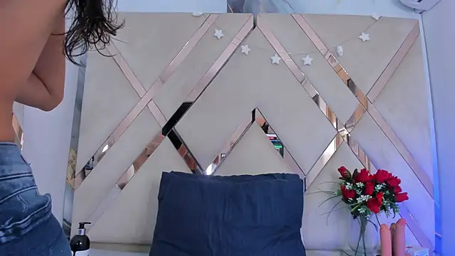 Snapshot of ninaht chatting on 11.17.25 ninaht online show from 11.17.25