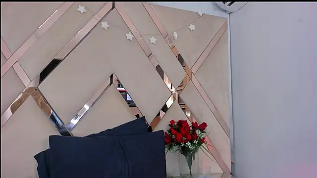 Snapshot of ninaht chatting on 11.21.25 ninaht online show from 11.21.25