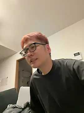 Snapshot of kensnb chatting on 10.30.25 kensnb online show from 10.30.25