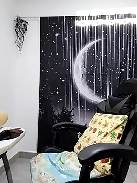 Snapshot of Hikaryfire chatting on 10.11.25 Hikaryfire online show from 10.11.25