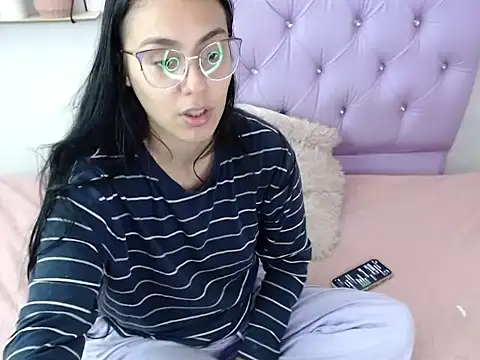 Freyja 01 online show from 10.05.25