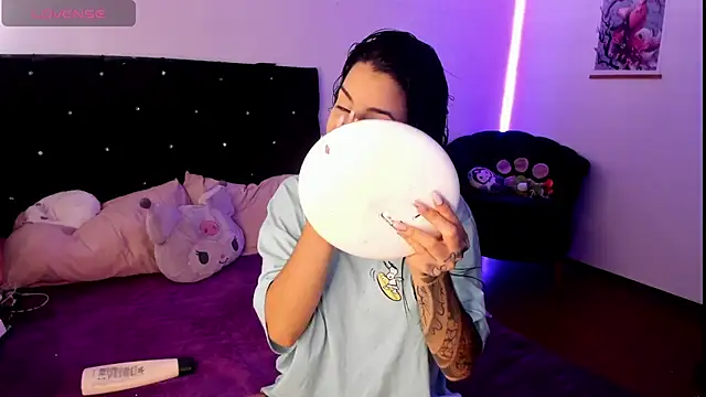 Snapshot of Alice_woodville chatting on 12.11.24 Alice woodville online show from 12.11.24