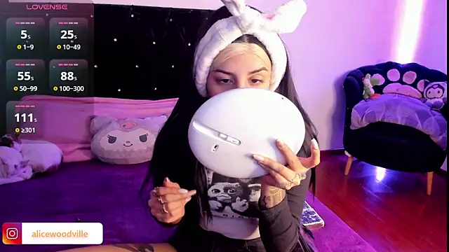 Snapshot of Alice_woodville chatting on 01.02.25 Alice woodville online show from 01.02.25