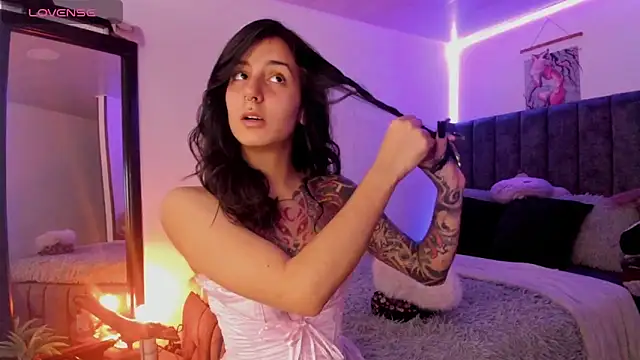 Snapshot of Alice_woodville chatting on 02.14.25 Alice woodville online show from 02.14.25