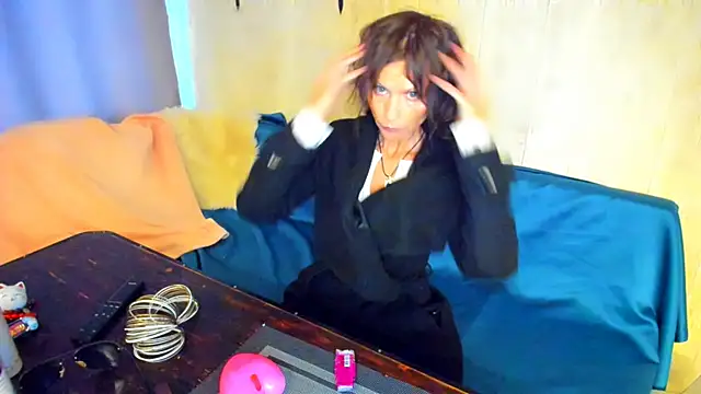 Snapshot of Elizabe_th chatting on 06.24.26 Elizabe th online show from 06.24.26