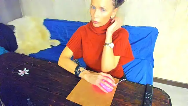 Snapshot of Elizabe_th chatting on 07.24.26 Elizabe th online show from 07.24.26