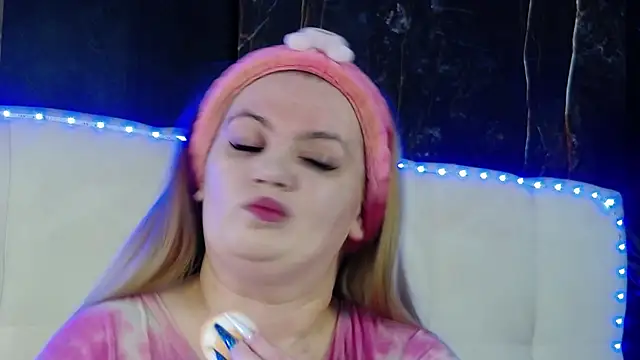 MelanieBrownn online show from 04.12.26