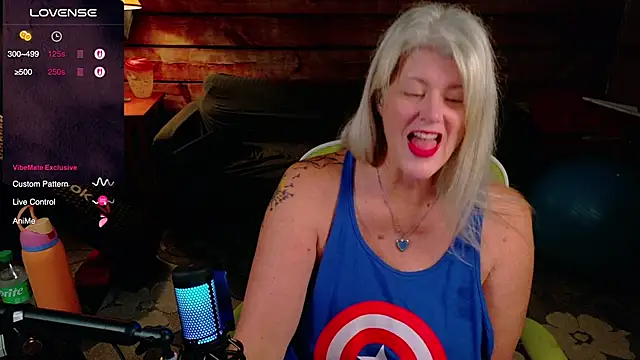 Snapshot of AliceHarlot chatting on 10.01.25 AliceHarlot online show from 10.01.25