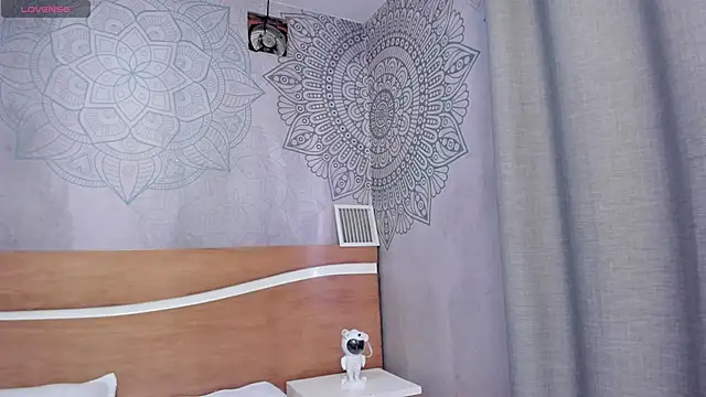 Snapshot of Sensual_Sophie_ chatting on 02.01.25 Sensual Sophie online show from 02.01.25