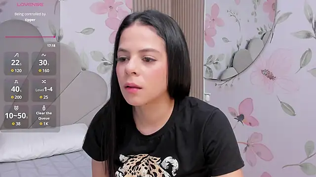 Snapshot of Sensual_Sophie_ chatting on 03.17.25 Sensual Sophie online show from 03.17.25