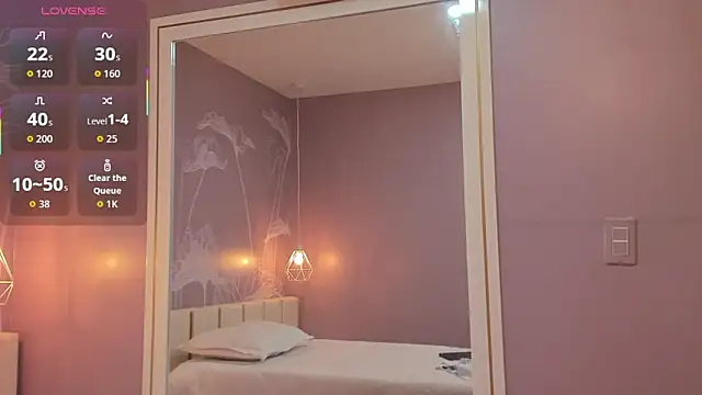 Snapshot of Sensual_Sophie_ chatting on 09.23.25 Sensual Sophie online show from 09.23.25