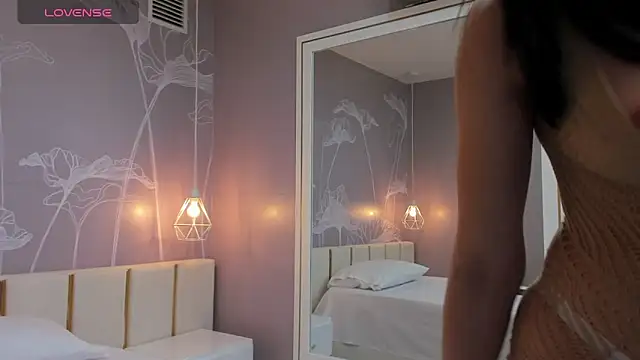 Snapshot of Sensual_Sophie_ chatting on 10.10.25 Sensual Sophie online show from 10.10.25