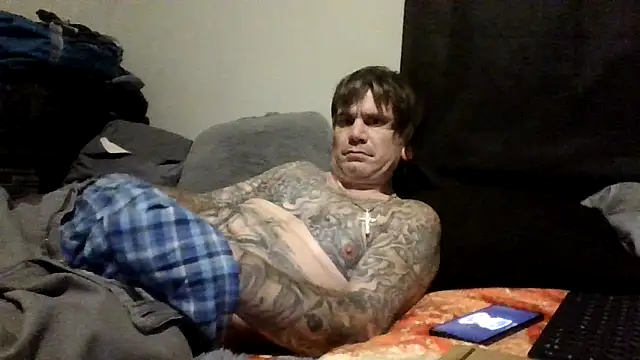 Snapshot of clitstitsandbongrips chatting on 10.28.25 clitstitsandbongrips online show from 10.28.25