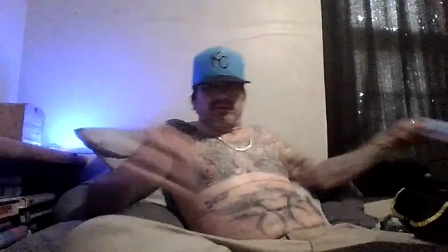 Snapshot of clitstitsandbongrips chatting on 11.05.25 clitstitsandbongrips online show from 11.05.25