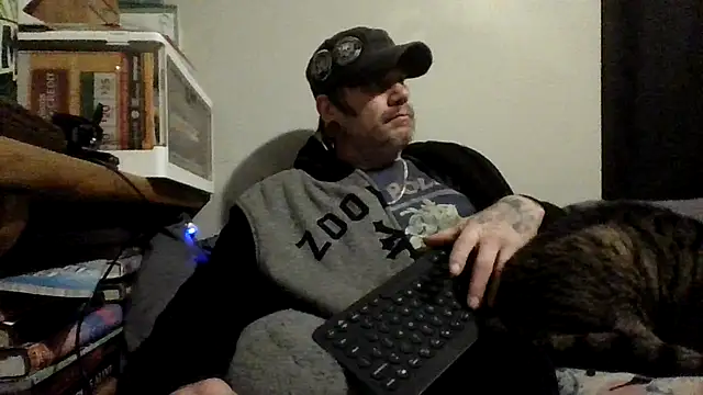 Snapshot of clitstitsandbongrips chatting on 11.12.25 clitstitsandbongrips online show from 11.12.25