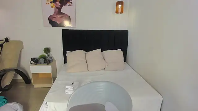 Snapshot of Scarlett__bell chatting on 10.20.25 Scarlett bell online show from 10.20.25