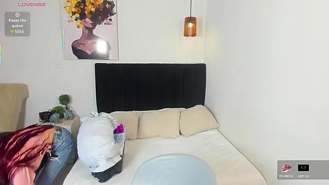 Snapshot of Scarlett__bell chatting on 10.27.25 Scarlett bell online show from 10.27.25