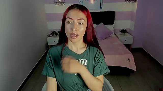 Snapshot of Scarlett__bell chatting on 11.18.25 Scarlett bell online show from 11.18.25