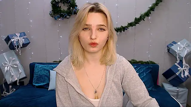 Snapshot of tendermeow chatting on 12.19.24 tendermeow online show from 12.19.24