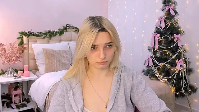 Snapshot of tendermeow chatting on 12.20.24 tendermeow online show from 12.20.24