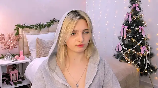 Snapshot of tendermeow chatting on 12.20.24 tendermeow online show from 12.20.24