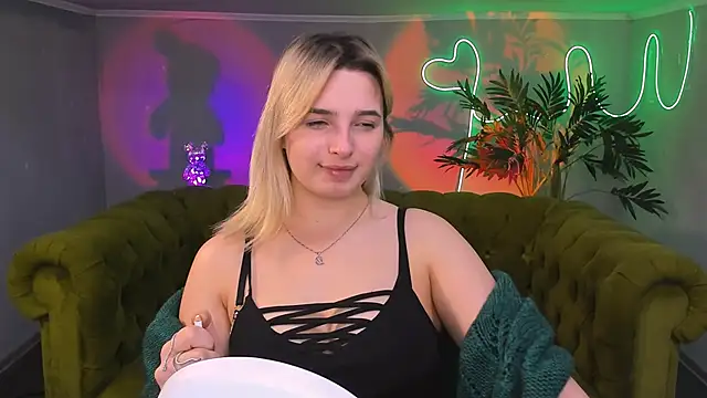 Snapshot of tendermeow chatting on 02.05.25 tendermeow online show from 02.05.25