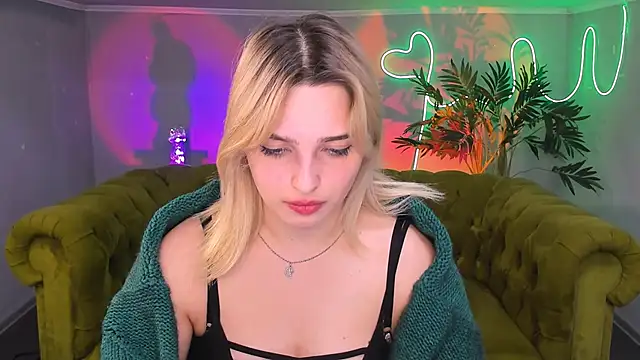 Snapshot of tendermeow chatting on 02.05.25 tendermeow online show from 02.05.25