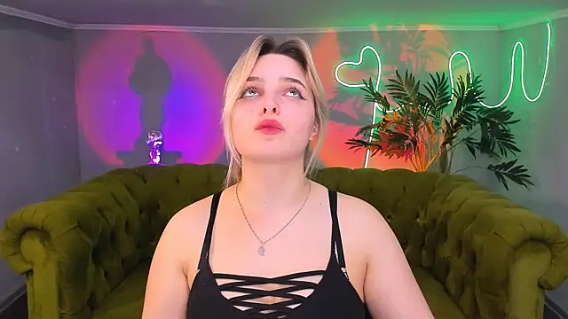 Snapshot of tendermeow chatting on 02.05.25 tendermeow online show from 02.05.25