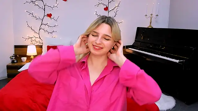 Snapshot of tendermeow chatting on 03.08.25 tendermeow online show from 03.08.25