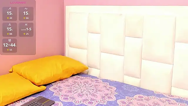 Snapshot of ZaritaLenon chatting on 10.04.25 ZaritaLenon online show from 10.04.25