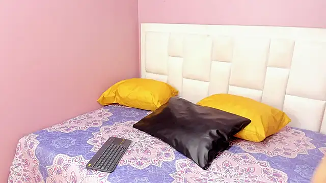 Snapshot of ZaritaLenon chatting on 10.07.25 ZaritaLenon online show from 10.07.25